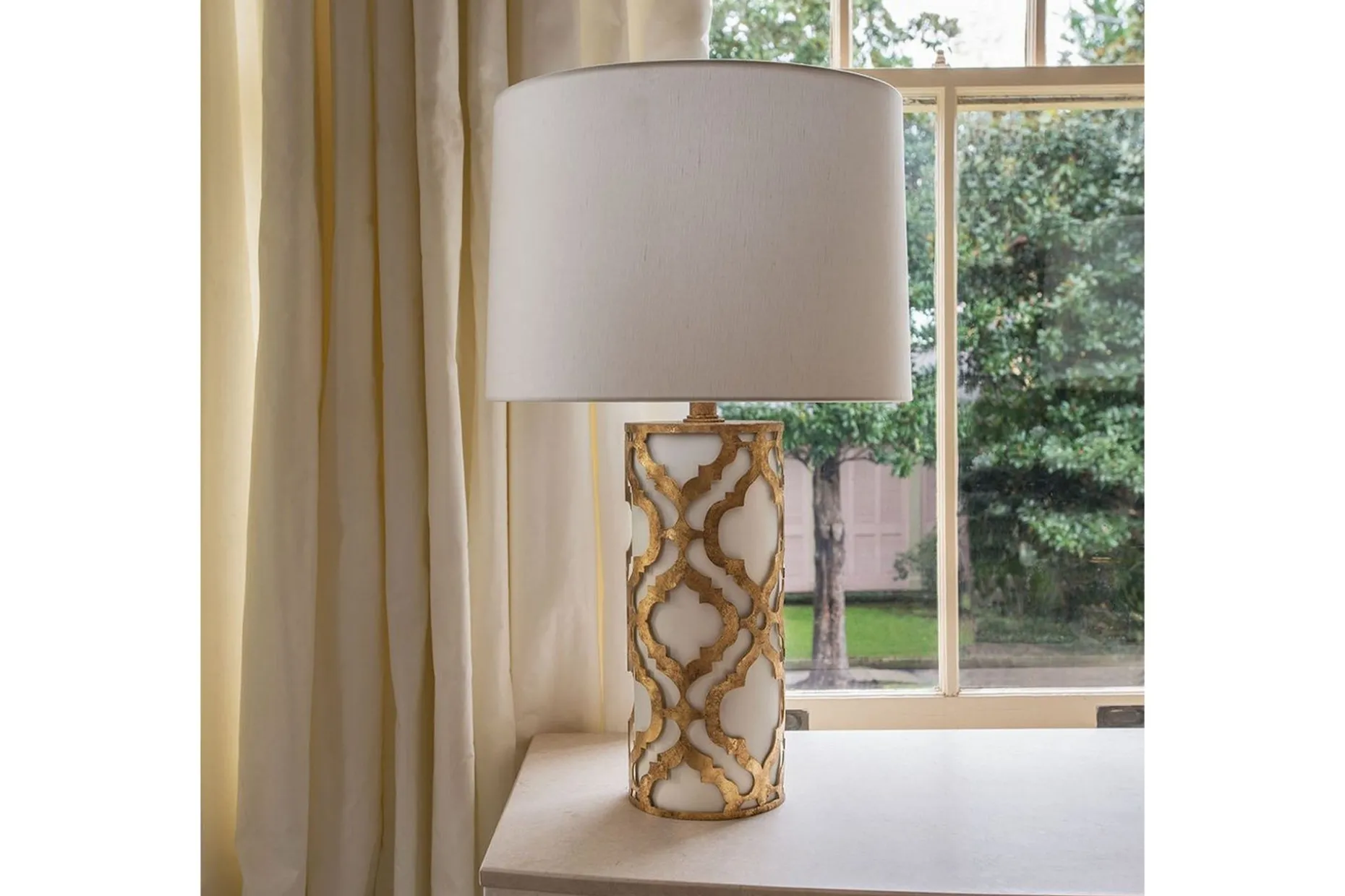 Bordslampa Gilded Nola Arabella