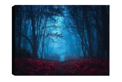 Canvastavla - Dimig skog med rödaktiga löv i en mystisk atmosfär