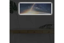 Canvastavla med LED-belysning - Storslagen vy av jorden med en stjärnklar himmel och en ljus stråle som sträcker sig mot rymden