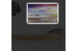 Canvastavla med LED-belysning - Storslagen landskapsvy med dimma över en sjö och färgsprakande himmel