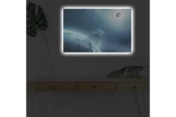 Canvastavla med LED-belysning - Astronaut svävande i rymden över jorden