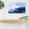 Canvastavla med LED-belysning - Dimma som sveper över en skog av höga träd