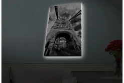 Canvastavla med LED-belysning - Svartvit bild av Tower Bridge i London med dramatiska moln