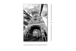 Canvastavla med LED-belysning - Svartvit bild av Tower Bridge i London med dramatiska moln