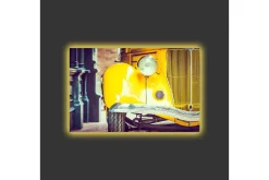 Canvastavla med LED-belysning - Klassisk gul bil med retrodesign