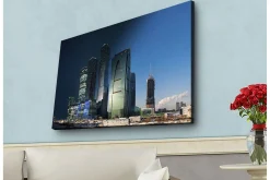 Canvastavla med LED-belysning - Storslagen stadsbild med moderna skyskrapor i kvällsljus