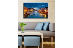 Canvastavla med LED-belysning 45x70 cm - Vacker vy över en kanal i Venedig med upplysta byggnader vid vattnet