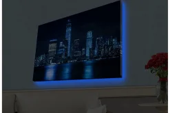 Canvastavla med LED-belysning - Nattlig stadsbild med upplysta skyskrapor