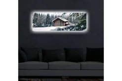 Canvastavla med LED-belysning 30x90 cm - Vinterlandskap med en stuga omgiven av snö och granar