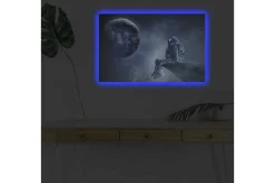 Canvastavla med LED-belysning - Astronaut som sitter på en klippa med jorden i bakgrunden