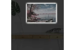 Canvastavla med LED-belysning - Lugn sjölandskap med båtar och blommande träd