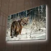 Canvastavla med LED-belysning - Tiger i snöig skogsmiljö