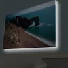 Canvastavla med LED-belysning - Klippformation med naturlig båge vid kusten