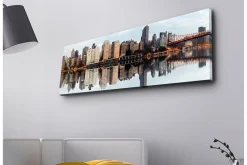 Canvastavla med LED-belysning - Stadssilhuett med reflektioner i vattnet