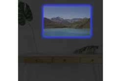 Canvastavla med LED-belysning - Storslagen berglandskap med en klar, turkos sjö