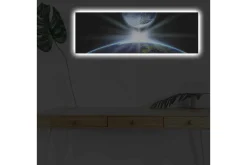 Canvastavla med LED-belysning - Jorden sedd från rymden med strålar av ljus som bryter genom atmosfären