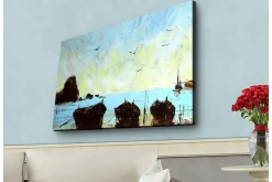 Canvastavla med LED-belysning - Båtar vid en stilla havsstrand under en klar himmel