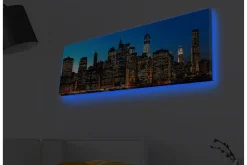 Canvastavla med LED-belysning - Stadssilhuett av New York i skymning