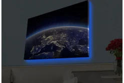 Canvastavla med LED-belysning - Vacker vy av jorden med Europa belyst av stjärnor och stadsljus