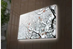 Canvastavla med LED-belysning - Snöklädda grenar med bruna löv