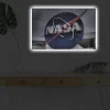 Canvastavla med LED-belysning - NASA:s ikoniska logotyp med en blå cirkel och röd bana