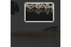 Canvastavla med LED-belysning - Vit blomsterbukett med reflektion på svart bakgrund