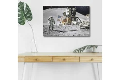 Canvastavla med LED-belysning - Astronaut på månyta med månlandare och amerikansk flagga
