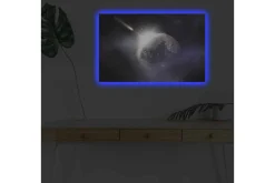 Canvastavla med LED-belysning - Rymdscen med en planet och en komet som passerar
