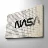 Canvastavla med LED-belysning - Grafisk representation av NASA-logotypen på rutigt mönster