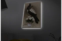 Canvastavla med LED-belysning - Fågel i elegant klädsel med en bukett rosor