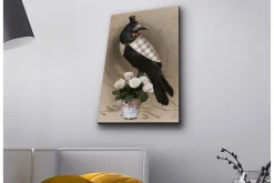 Canvastavla med LED-belysning - Fågel i elegant klädsel med en bukett rosor