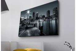 Canvastavla med LED-belysning - Stadslandskap i svartvitt med reflektioner i vattnet