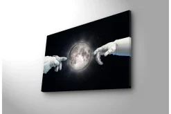 Canvastavla med LED-belysning - Astronauthänder som sträcker sig mot månen