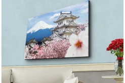 Canvastavla med LED-belysning - Vacker japansk slott med körsbärsblommor och Mount Fuji i bakgrunden
