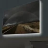 Canvastavla med LED-belysning - Regnbåge som sträcker sig över en mörk himmel ovanför en landsväg