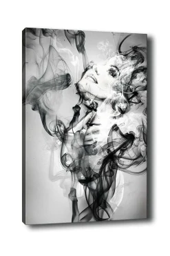 Canvastavla 70x100 cm - Kvinna som framträder ur svävande rökformationer