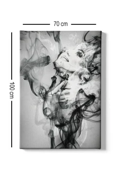 Canvastavla 70x100 cm - Kvinna som framträder ur svävande rökformationer