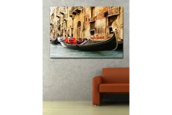 Canvastavla 70x100 cm - Romantisk scen med gondoler som glider fram i en venetiansk kanal