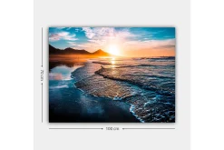 Canvastavla 70x100 cm - Solnedgång över en strand med mjuka vågor som rullar in mot kusten