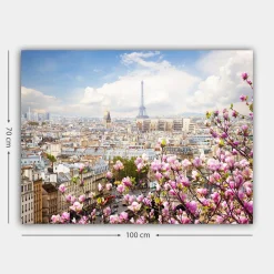 Canvastavla 70x100 cm - Vacker vy över Paris med Eiffeltornet omgiven av blommande körsbärsträd