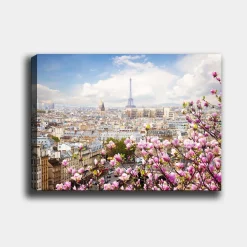 Canvastavla 70x100 cm - Vacker vy över Paris med Eiffeltornet omgiven av blommande körsbärsträd