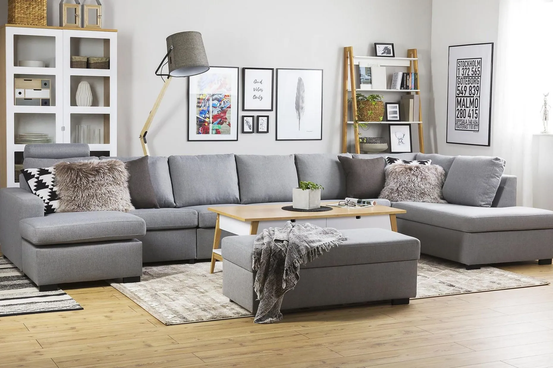 Crazy 6-sits Högervänd U-formad XX-Large Soffa med Divan och Schäslong i Tyg