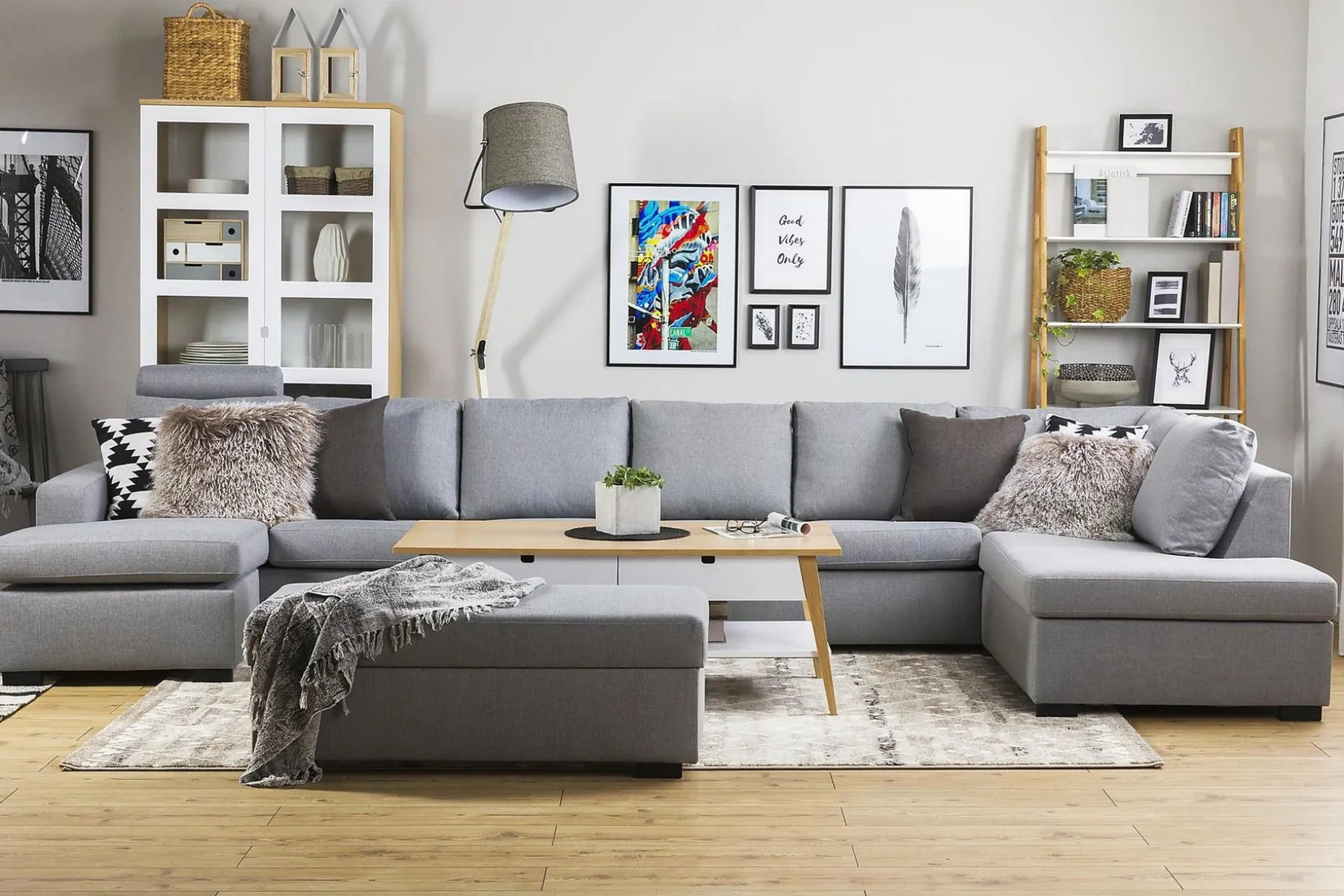 Crazy 6-sits Högervänd U-formad XX-Large Soffa med Divan och Schäslong i Tyg