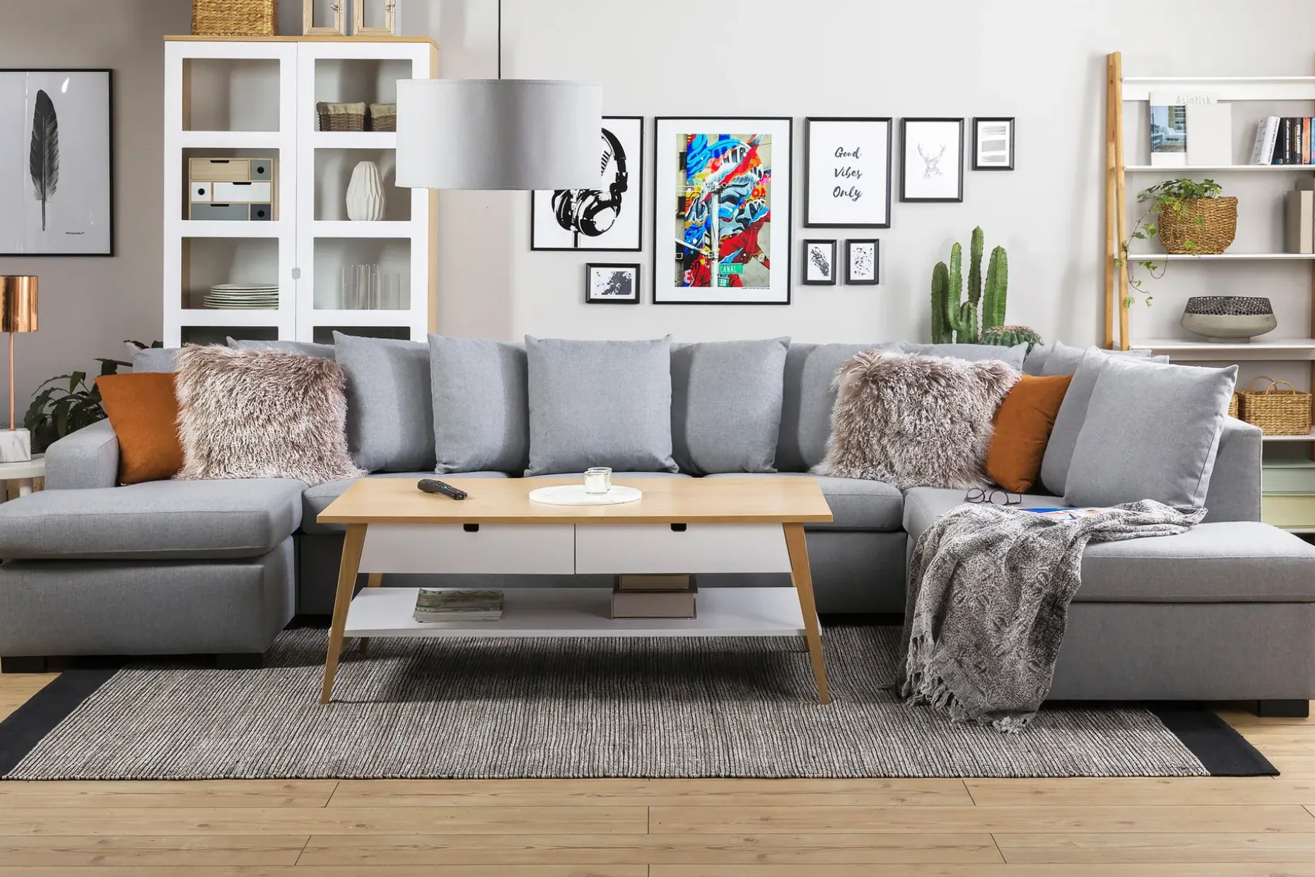 Crazy 5-sits Högervänd U-formad X-Large Soffa med Divan och Schäslong i Tyg inkl Kuvertkuddar