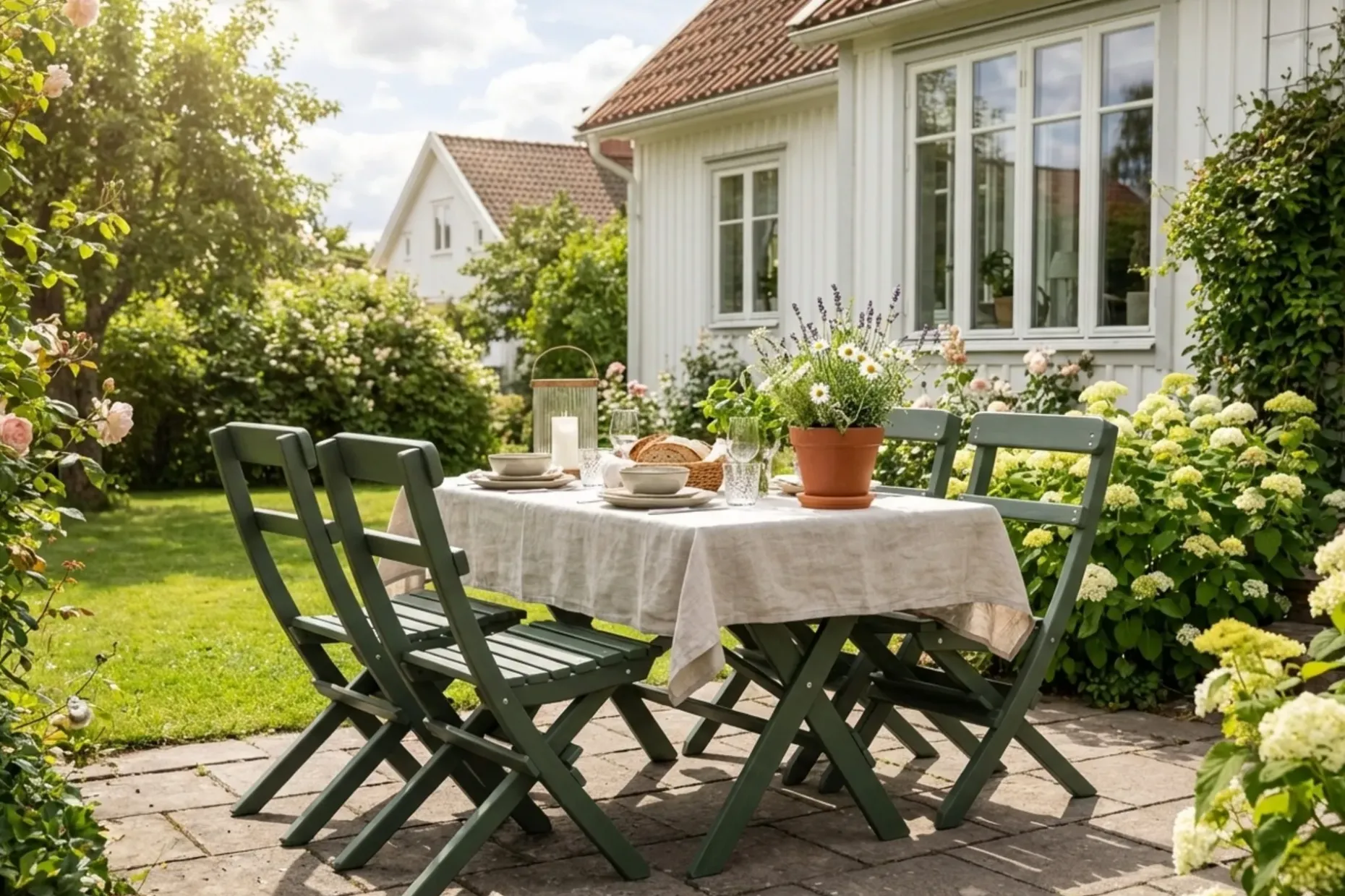 Landet Utomhus matgrupp 118x70x74 cm med 4 klappstolar