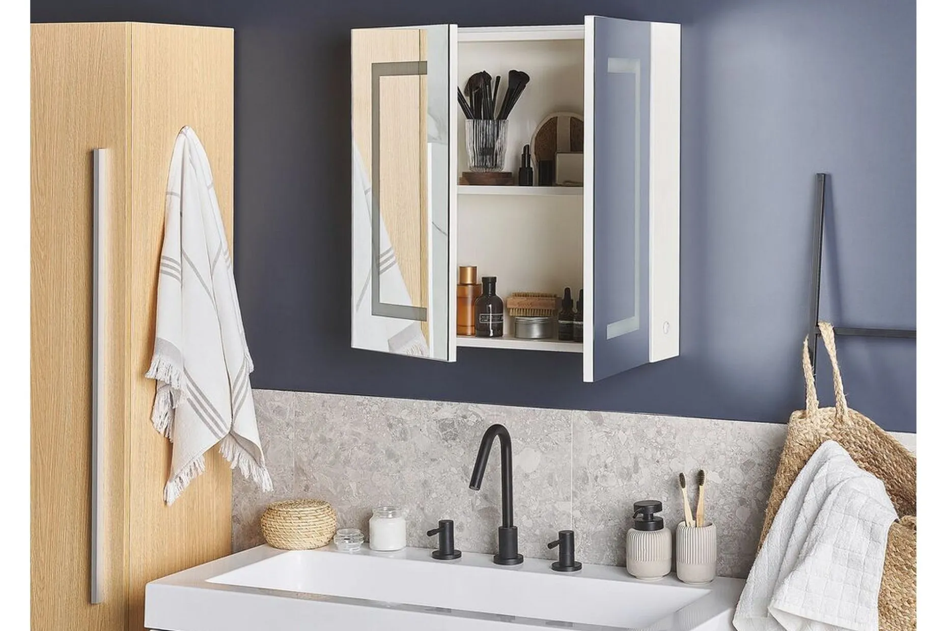 Mazarredo Badrumsskåp 60 cm Spegel med LED-belysning