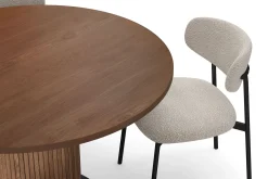 Noira Runt Litet Matbord Massiv Valnöt 120 cm med 4 Lucy Matstolar