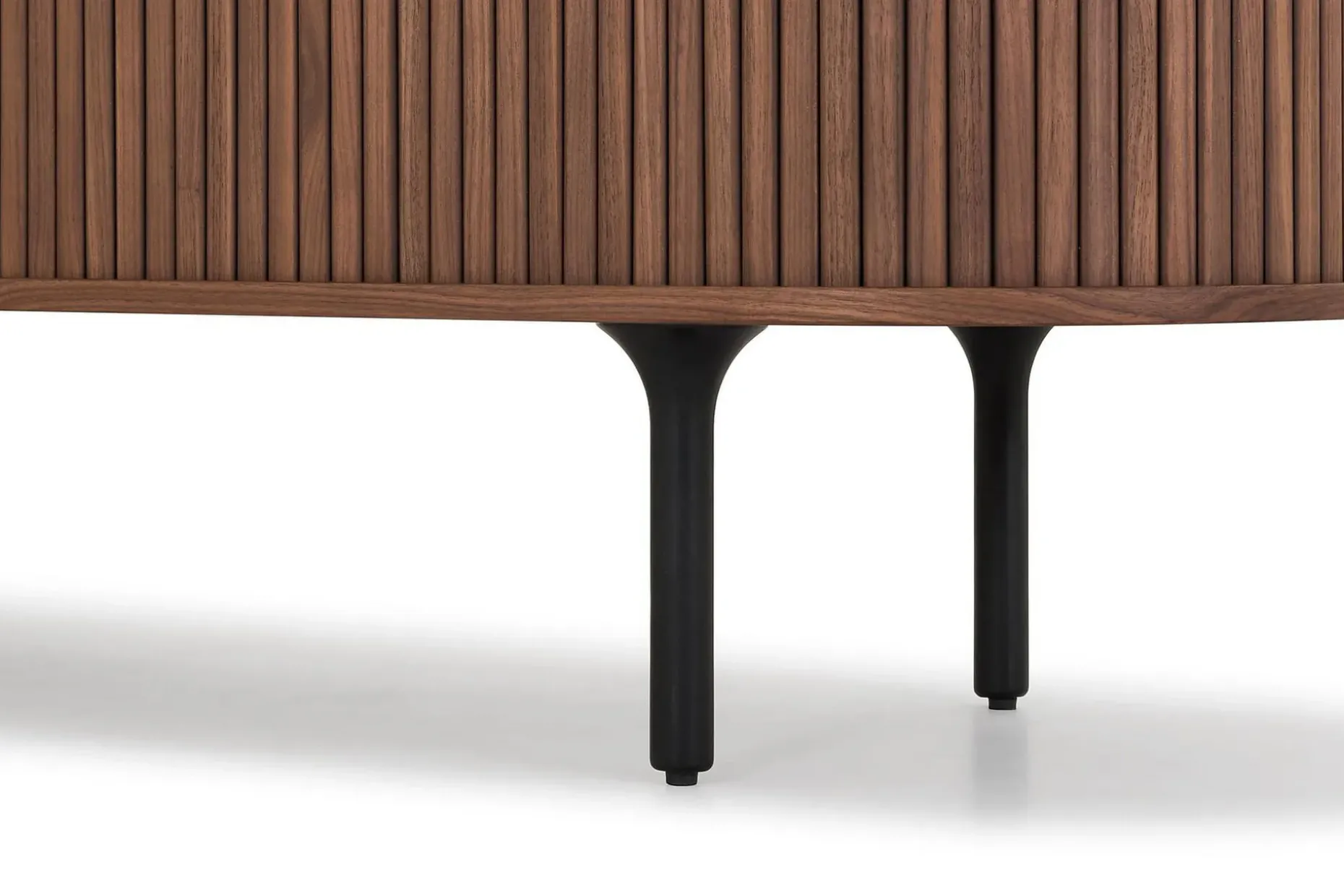 Noira Smalt Sideboard Ribbad Valnöt 150x45 cm