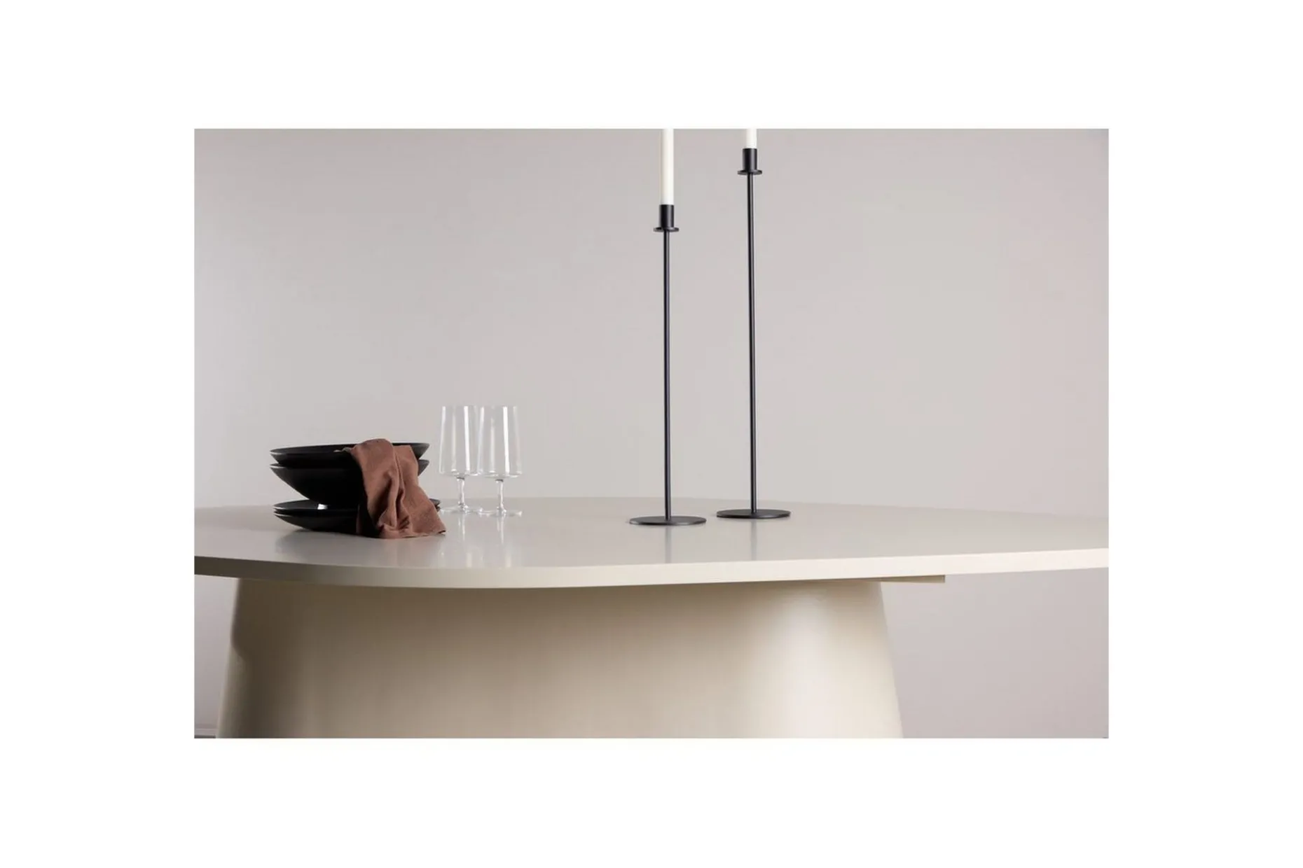 Ovalt matbord Diamond