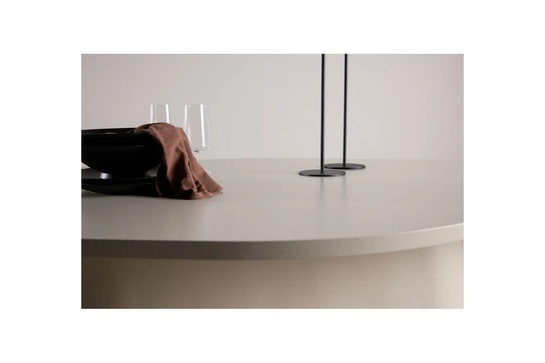 Ovalt matbord Diamond